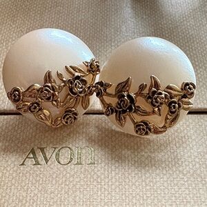 Vintage Avon 1992 Gold-Plated Floral Filigree Statement Button Earrings 185